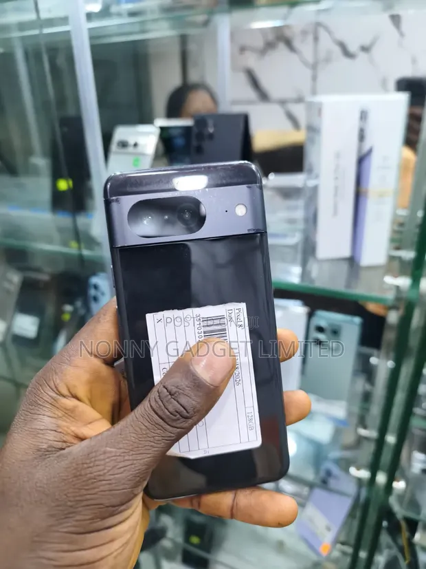 Google Pixel 8 128GB Black - 1