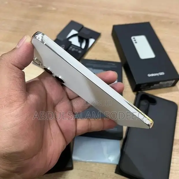 New Samsung Galaxy S23 256GB Silver - 1