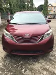 Toyota Sienna LE 8-Penumpang Brown 2015 - 1