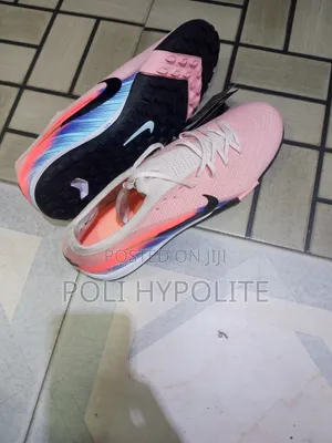 Gaskiyar Nike Takalman Kwallon Kafa (United 002 Series)