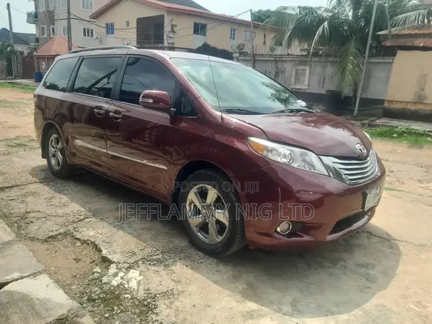 Toyota Sienna LE 7-Fitarwa 2012 Ja - 1