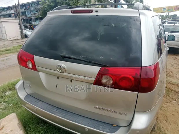 2008 Toyota Sienna XLE Silver - 1