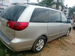 2008 Toyota Sienna XLE Silver