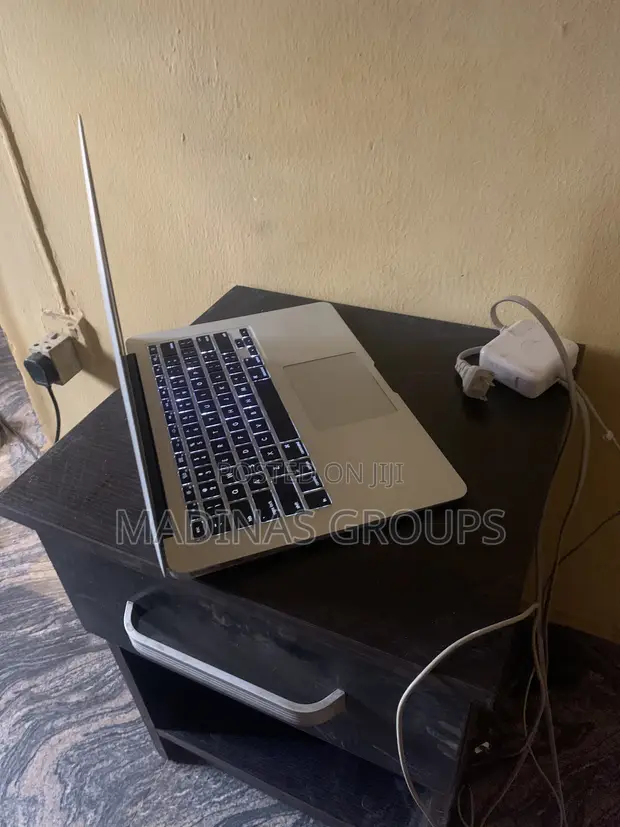 Apple MacBook Air 2013 13" 4GB RAM 256GB SSD - 1