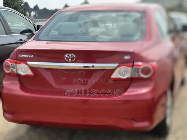 Toyota Corolla LE 2013 Red - 1