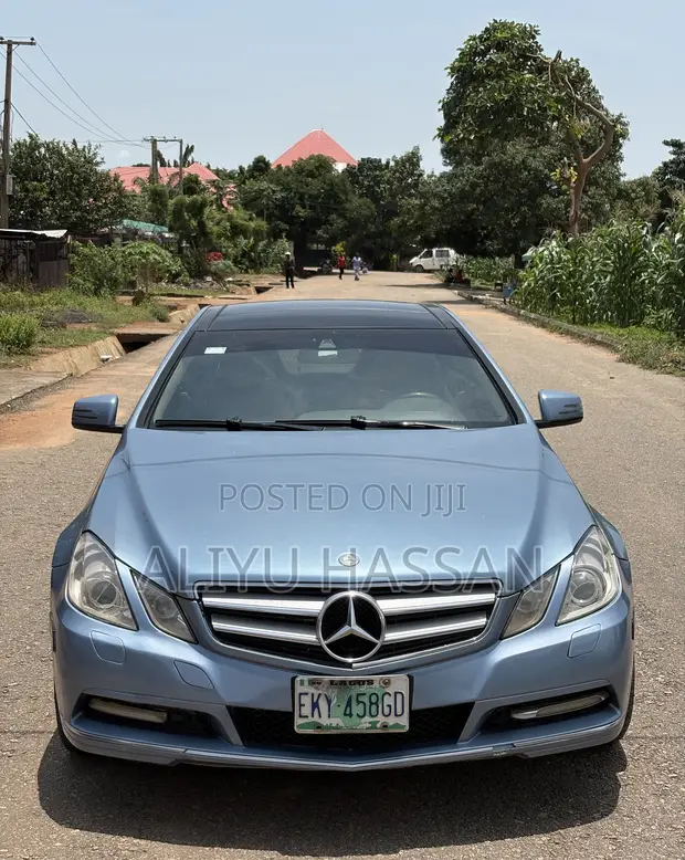 Mercedes-Benz E350 2012 Blue - 1