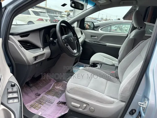Toyota Sienna LE 2015 Mai Zama 8 - 1