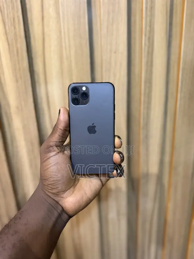 Apple iPhone 11 Pro 64GB Black - 1