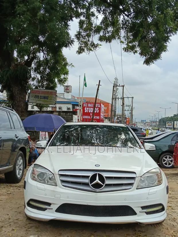 Mercedes-Benz C300 2011 White - 1