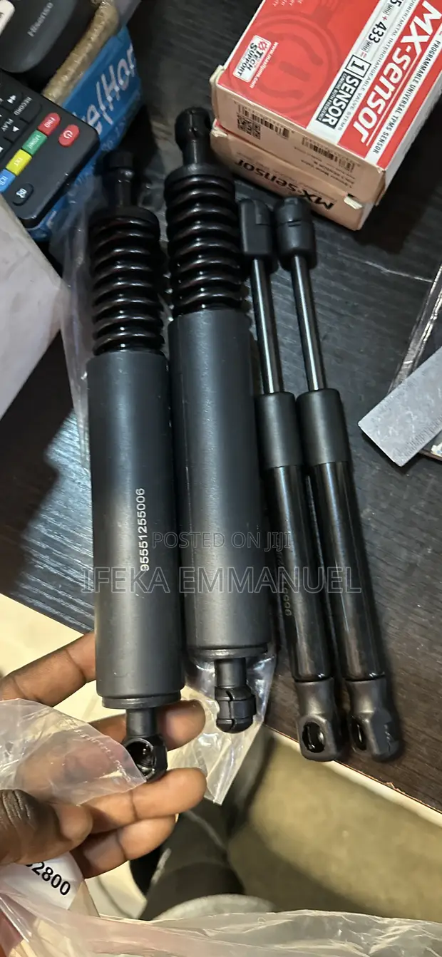 Porsche Cayenne Boot Shock Absorber (2005-2009) - 1