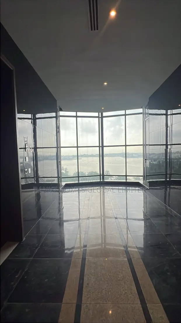 Gidan Kasa Mai Dakuna 5 Don Siyarwa a Ikoyi - 1