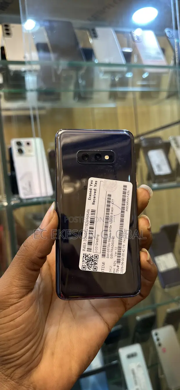 Samsung Galaxy S10e 128GB Black - 1