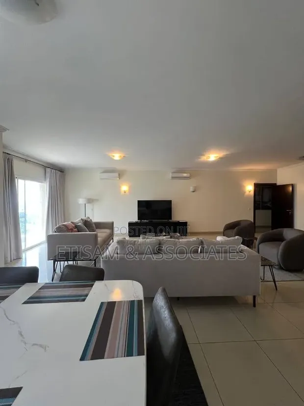 Gidan Wanka Mai Dakuna 3 da Daki na Bayi a Old Ikoyi - 1