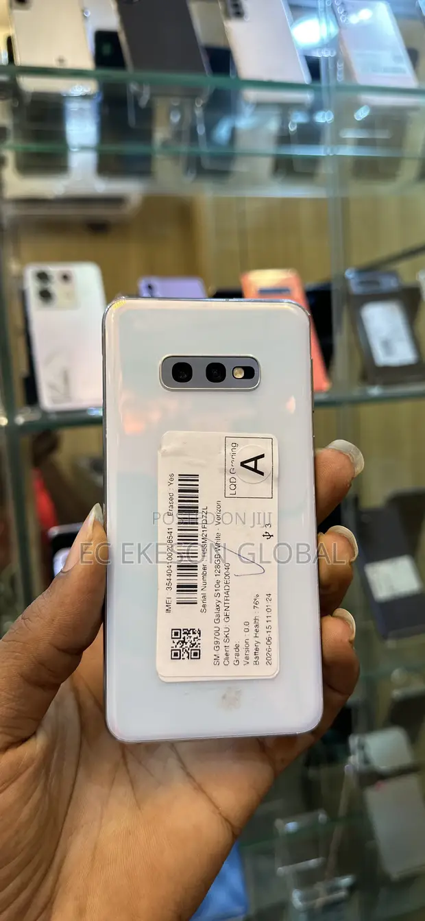 Samsung Galaxy S10e 128GB White - 1