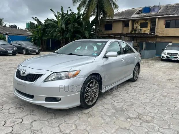 2010 Toyota Camry SE V6 Sedan - 1