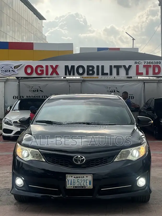 Toyota Camry SE 2013 Black - 1