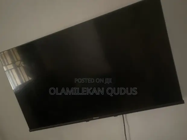 Hisense 4K Smart TV - Broken Screen - 1