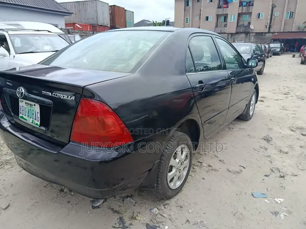 Toyota Corolla 2005 Black - 1