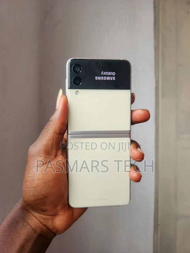 Samsung Galaxy Z Flip 3 128GB Zinariya - 1
