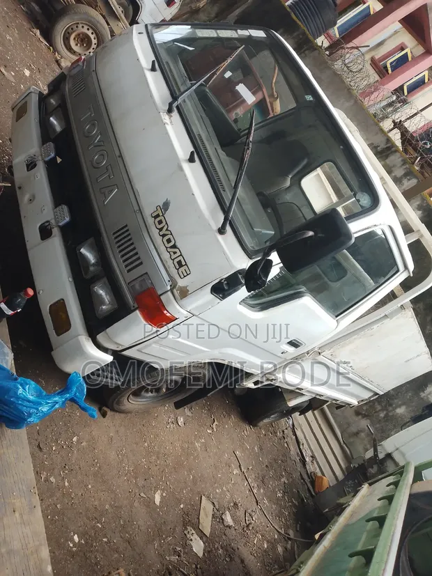 Toyota Dyna 150 - Petrol Engine, 4 Tires - 1