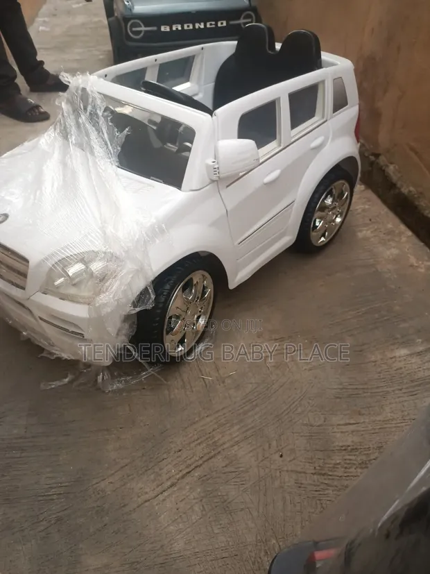 Mercedes-Benz GL450 4Matic Electric SUV for Kids - 1