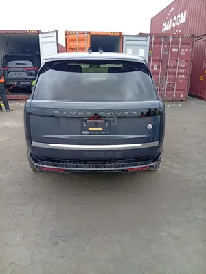 2025 Land Rover Range Rover SVR