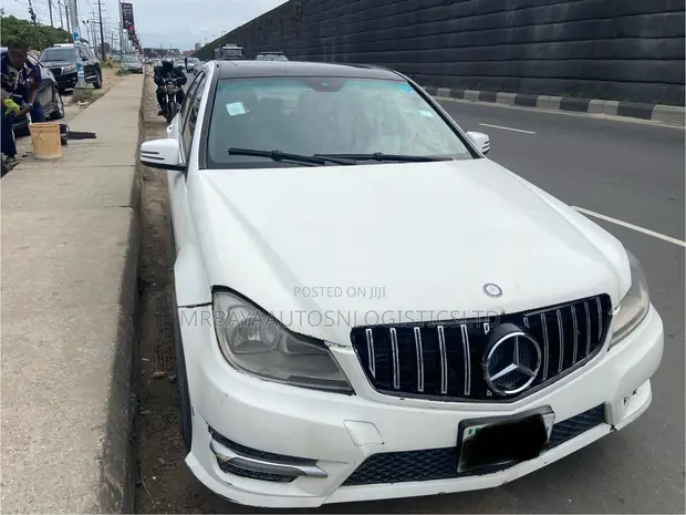 2008 Mercedes-Benz C300 Luxury Sedan RWD White - 1