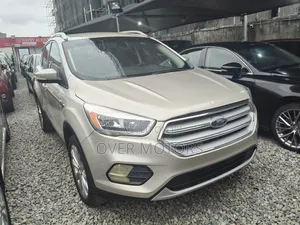 Ford Escape 2017 Zinariya