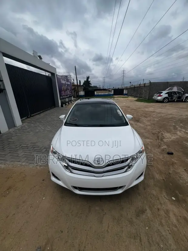 2014 Toyota Venza XLE White - 1