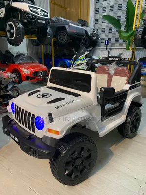 Farar Jeep Wrangler Ride-On Car ga Yara (Shekaru 1-7)