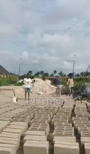 5 Plots na Ƙasa a Eneka Axis, Army Range