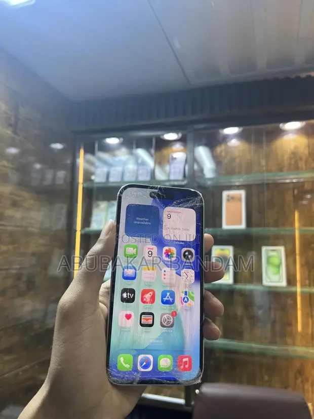 Apple iPhone 15 128GB White - 1