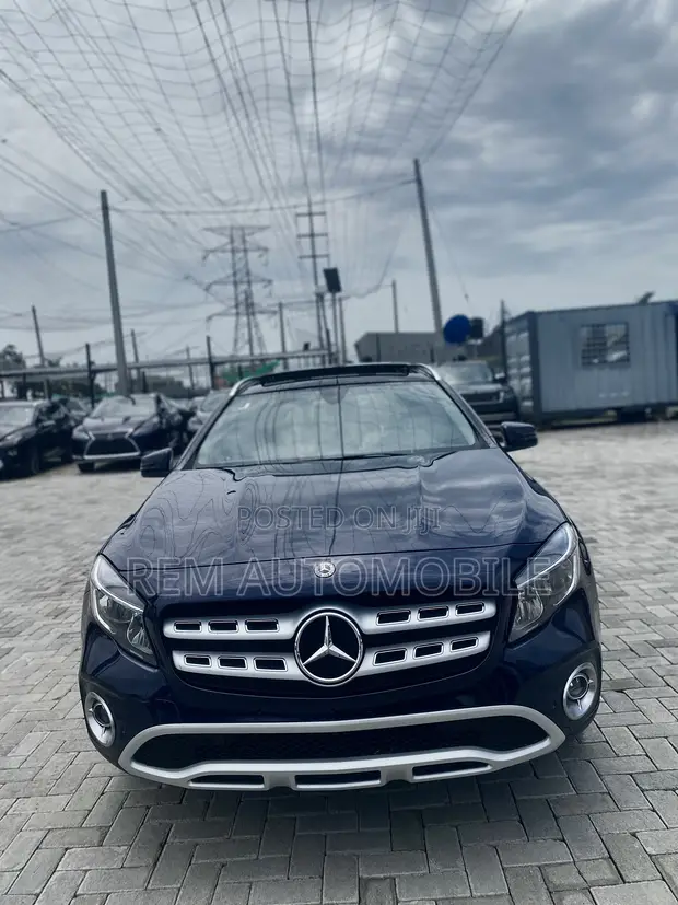 Mercedes-Benz GLA 250 2018 Blue - 1