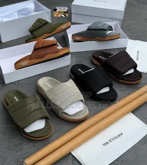 UGG Unisex Slide Sandals - Brand New