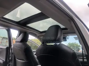 Toyota Camry XSE 2019 Launin Azurfa