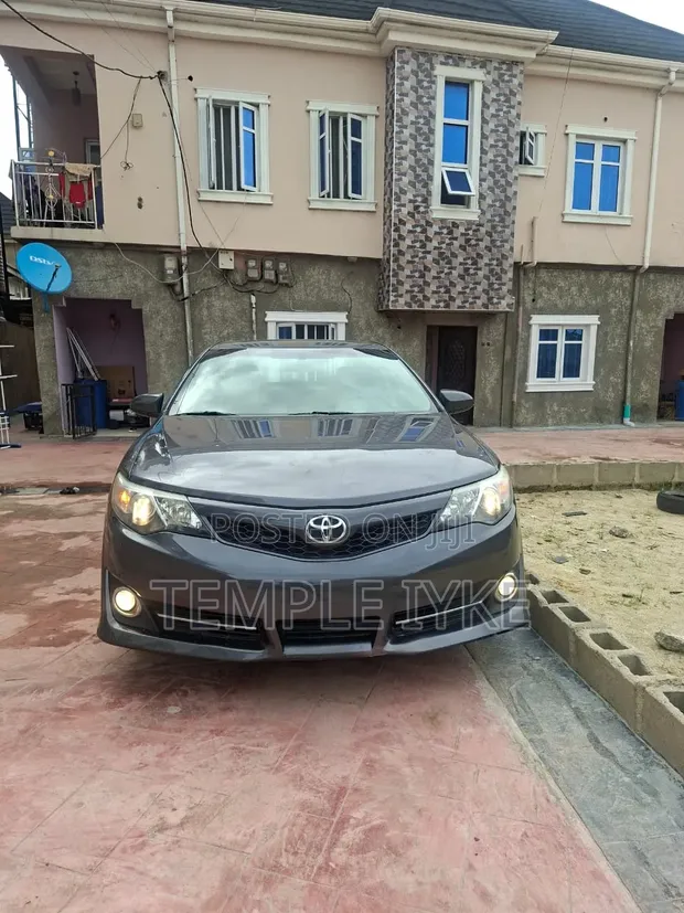 Toyota Camry 2015 Gray - 1