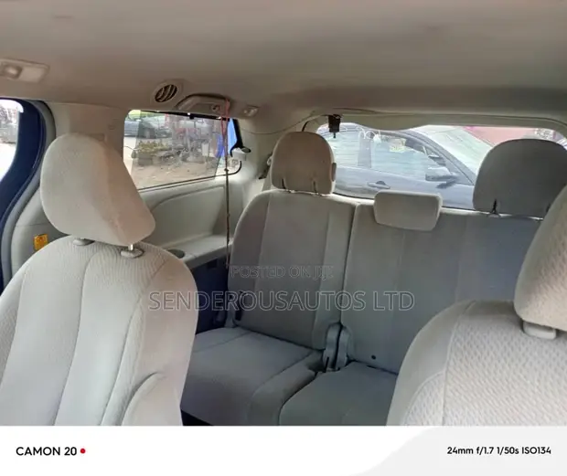 2014 Toyota Sienna LE 7-Passenger AWD Minivan - 1