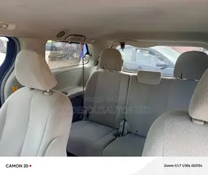 2014 Toyota Sienna LE 7-Passenger AWD Minivan