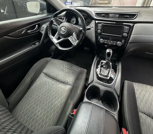 2020 Nissan Rogue SV Silver - 1