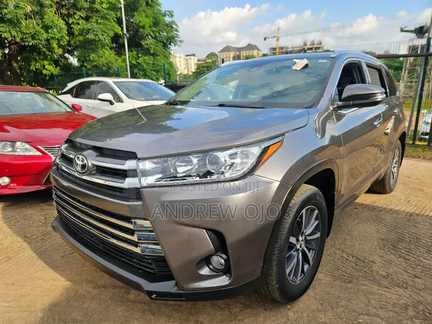 2017 Toyota Highlander XLE 4x4 V6 SUV - 1