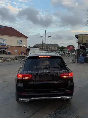 Mercedes-Benz GLC300 2016 Black