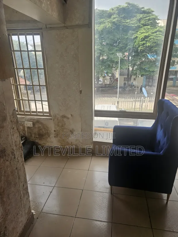 Office Space 32sqm in Utako - 1