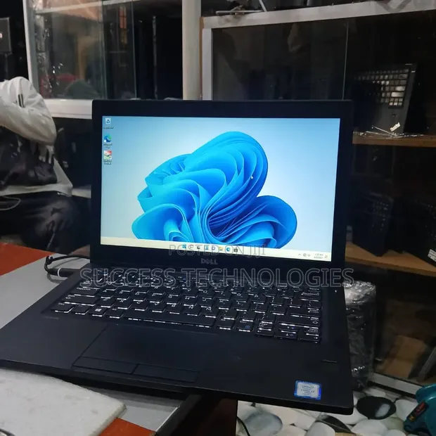 Dell Latitude 7280 Laptop - Core i7, 8GB RAM, 256GB SSD - 1