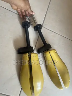 Shoe Stretchers Mai Girma