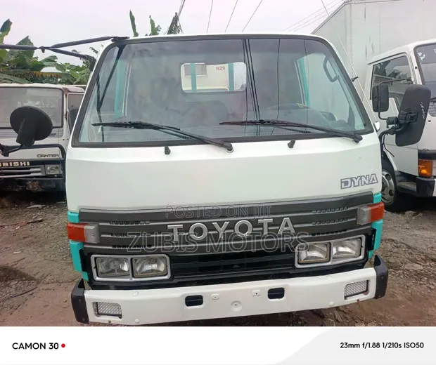 Toyota Dyna 200 Diesel Truck - 6 Tires - 1