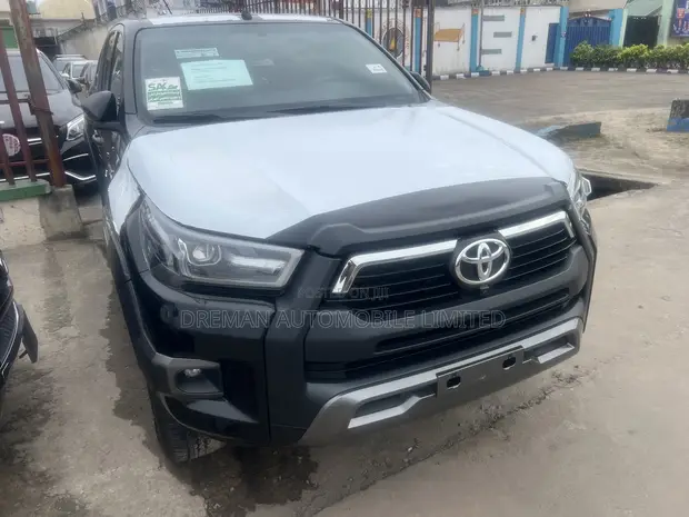 New Toyota Hilux 2025 Black - 1