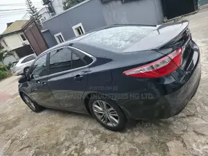 2016 Toyota Camry SE Sedan