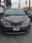Toyota Sienna 2017 Gray - 1