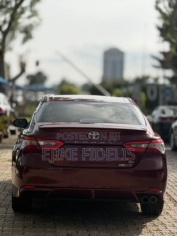 2018 Toyota Camry SE FWD 2.5L Red - 1