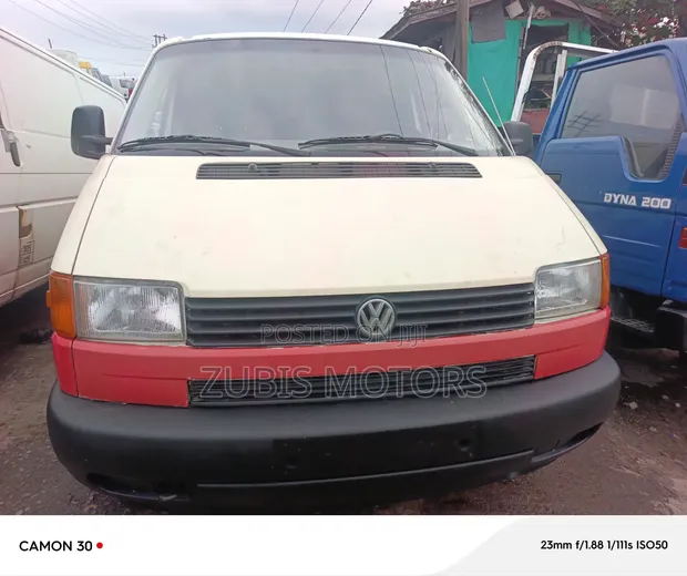 2004 Volkswagen Transporter Pink - 1